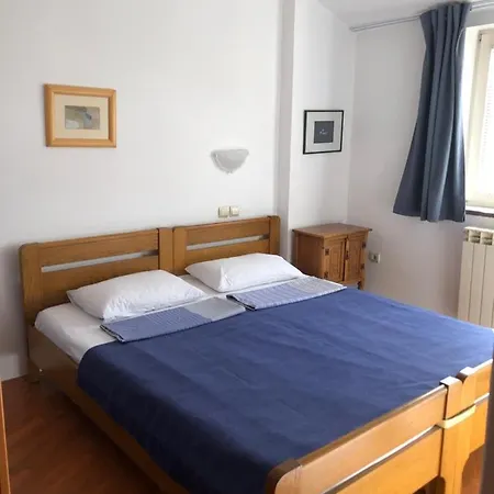 Stan U Samom Centru Obrenovca, Na Trgu 2 Lejlighed *