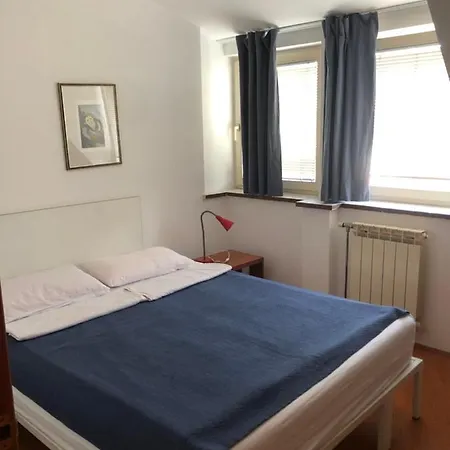 Stan U Samom Centru Obrenovca, Na Trgu 2 Lejlighed